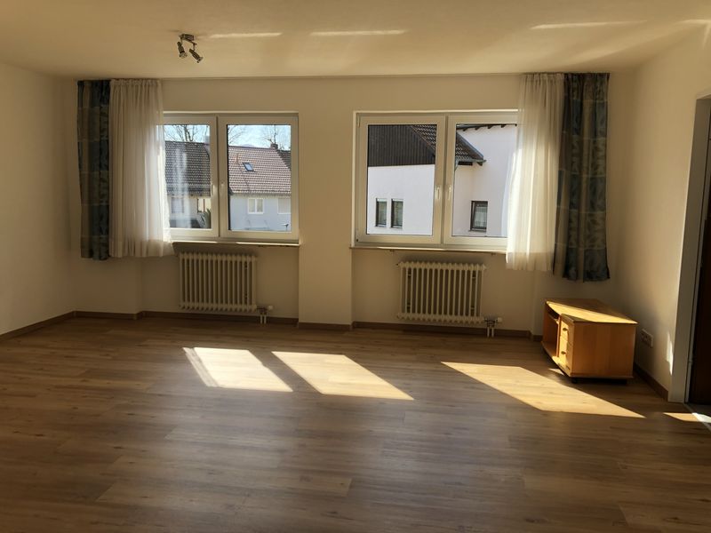 Renovierte 2-Zimmer-Wohnung mit Balkon und Garage in ruhiger Lage in Süße